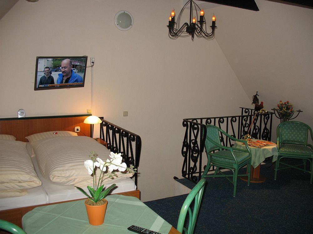 Altes Zollhaus Am Klinikum Hotel Lubeck Luaran gambar