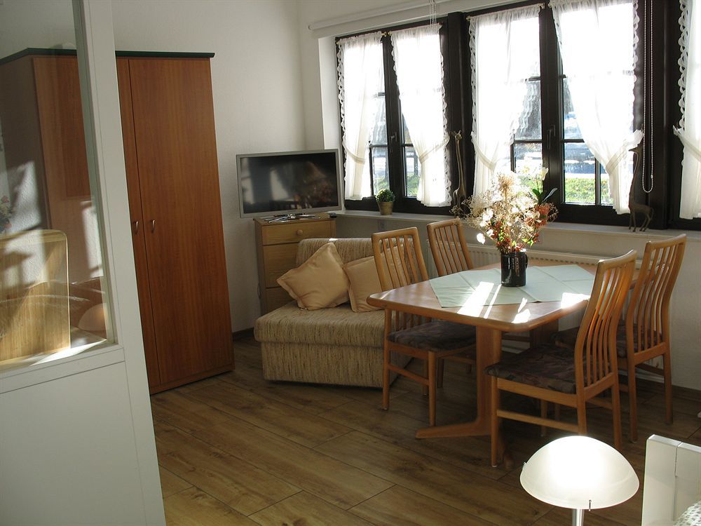 Altes Zollhaus Am Klinikum Hotel Lubeck Luaran gambar