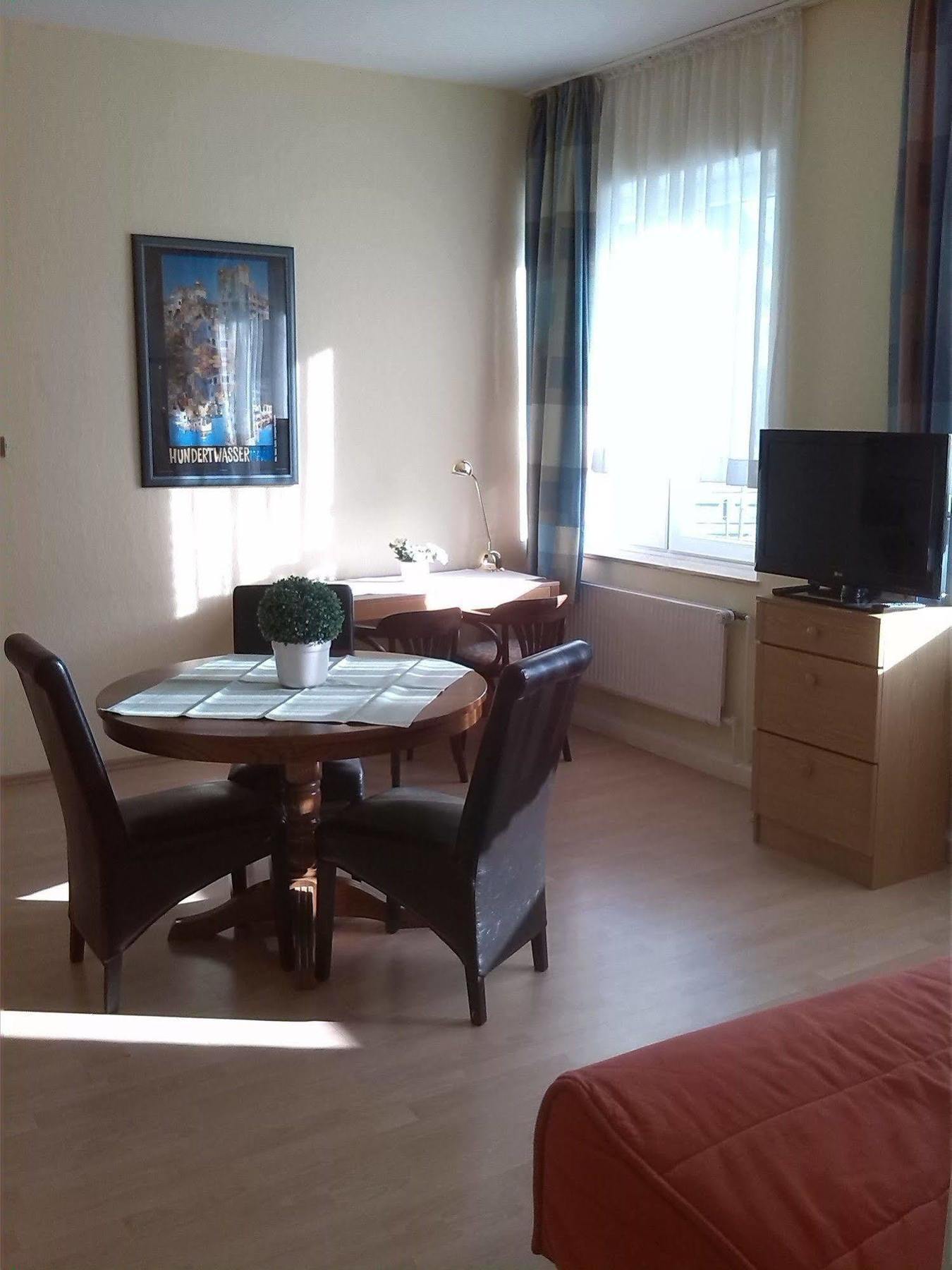 Altes Zollhaus Am Klinikum Hotel Lubeck Luaran gambar
