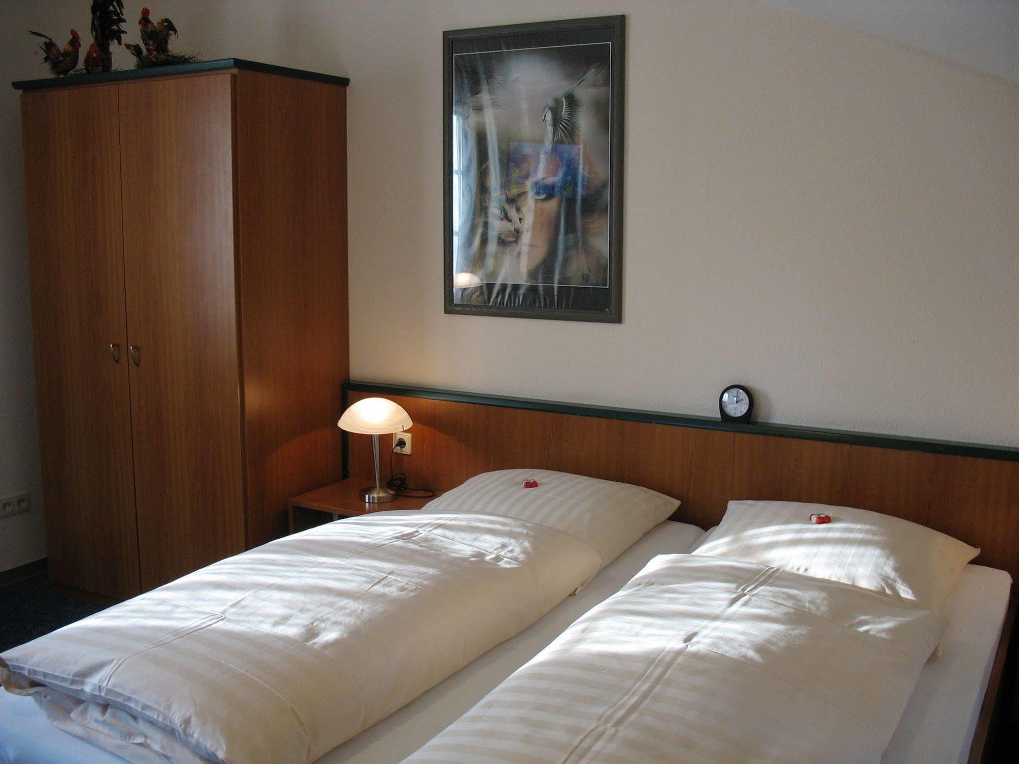 Altes Zollhaus Am Klinikum Hotel Lubeck Luaran gambar