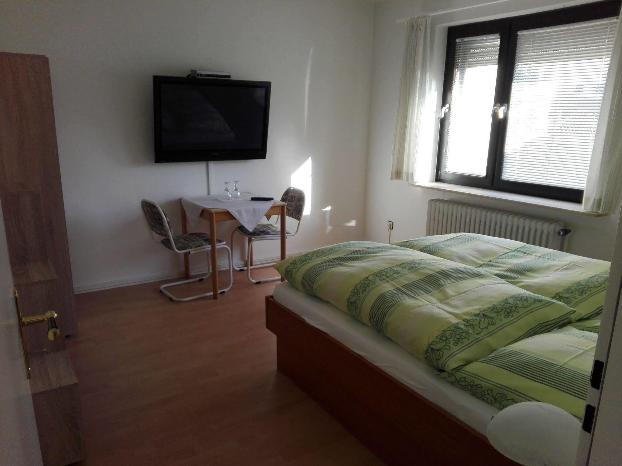Altes Zollhaus Am Klinikum Hotel Lubeck Luaran gambar