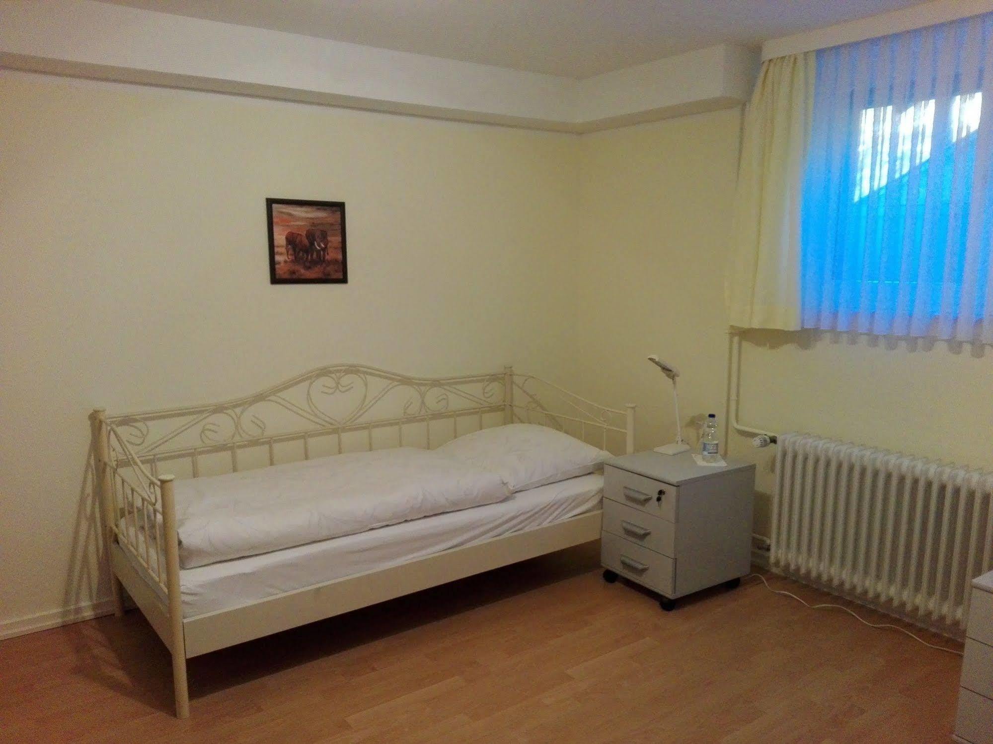 Altes Zollhaus Am Klinikum Hotel Lubeck Luaran gambar