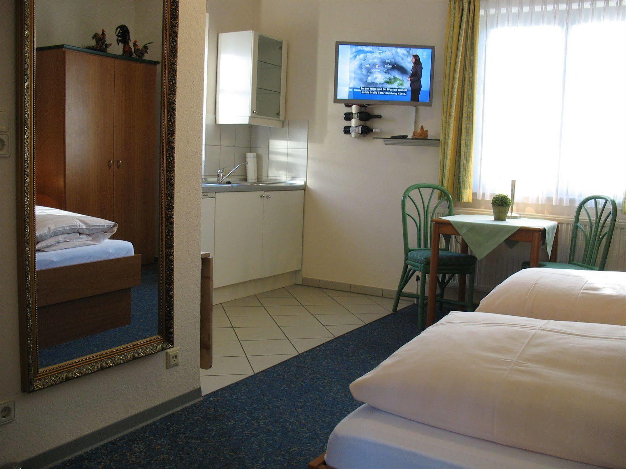 Altes Zollhaus Am Klinikum Hotel Lubeck Luaran gambar